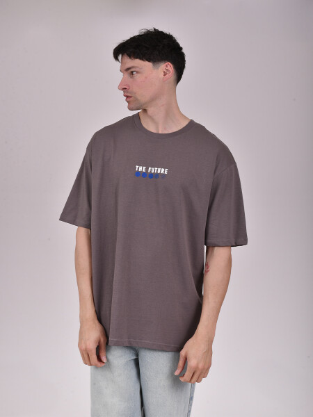 REMERA DEN PRINT GRIS OSCURO