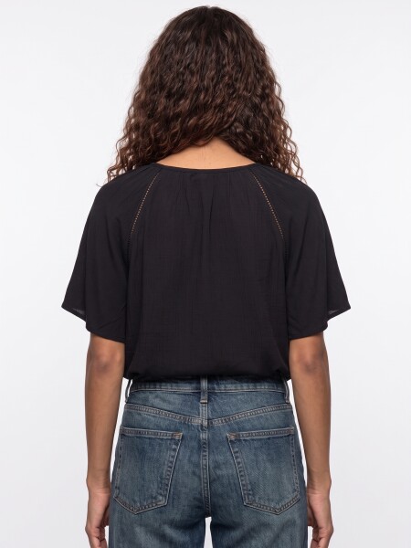 BLUSA VANGARD NEGRO.
