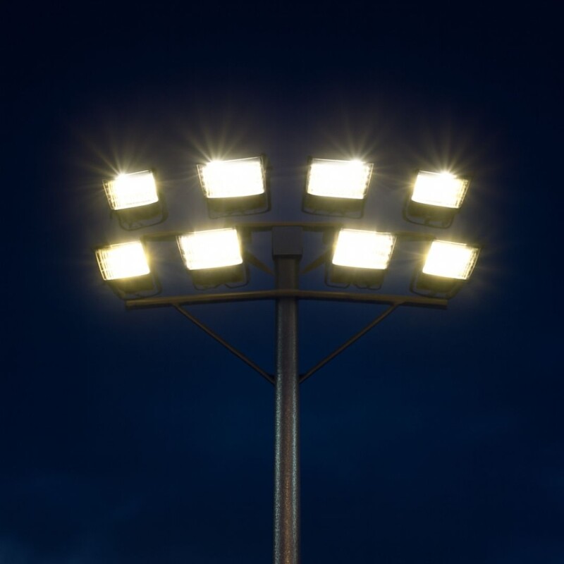 COLUMNA DEPORTIVA CON RACK PARA 8 PROYECTORES Columna Deportiva con Rack para 8 Proyectores 20 mTS