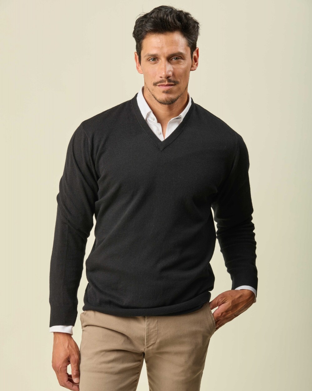 Buzo Lambswool Escote V Negro