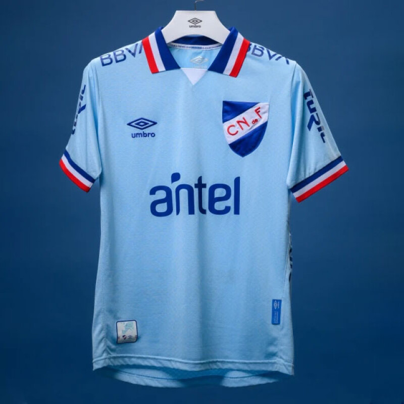 Camiseta Infantil Umbro Nacional con Sponsors Celeste