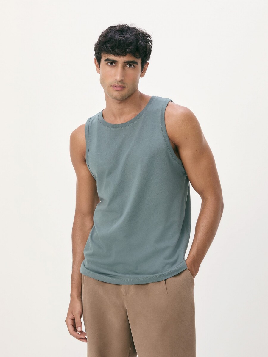 MUSCULOSA BÁSICA - VERDE 