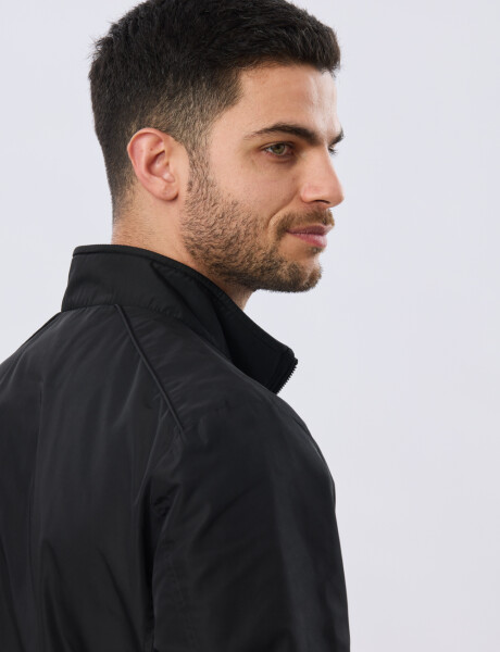 CAMPERA LIVIANA DE NYLON Negro