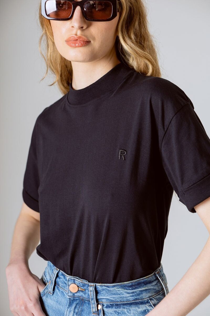 Pouli Black