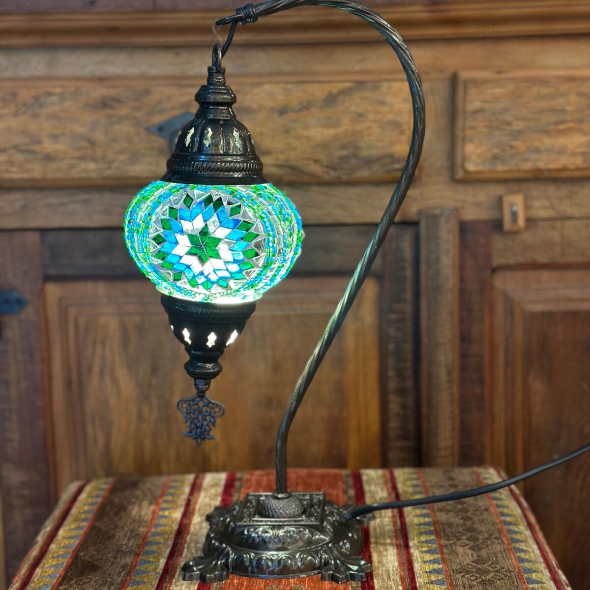 Lámpara vitraux de mesa cuello de cisne celeste y verde TM12 