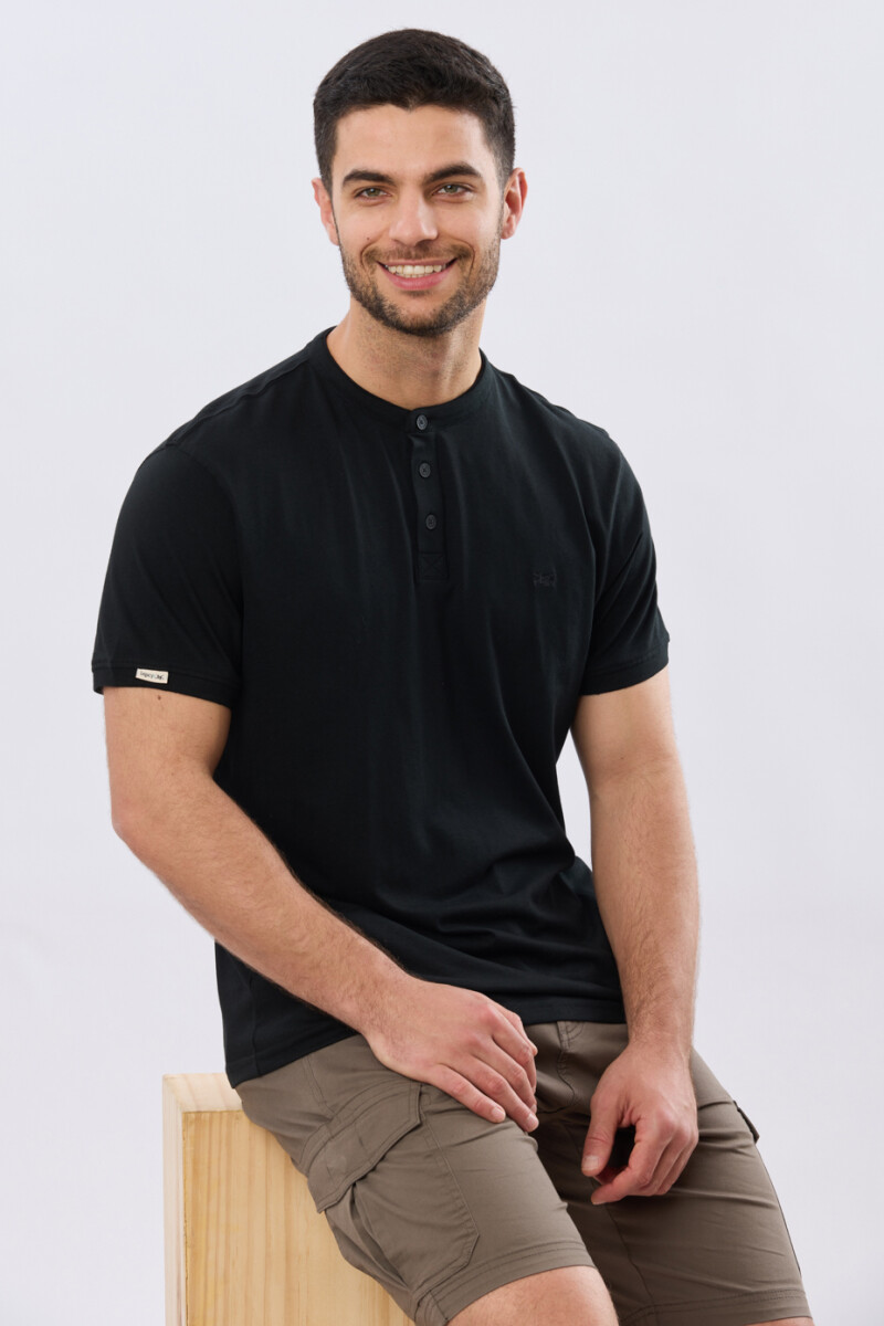 REMERA POLO CUELLO MAO - Negro 