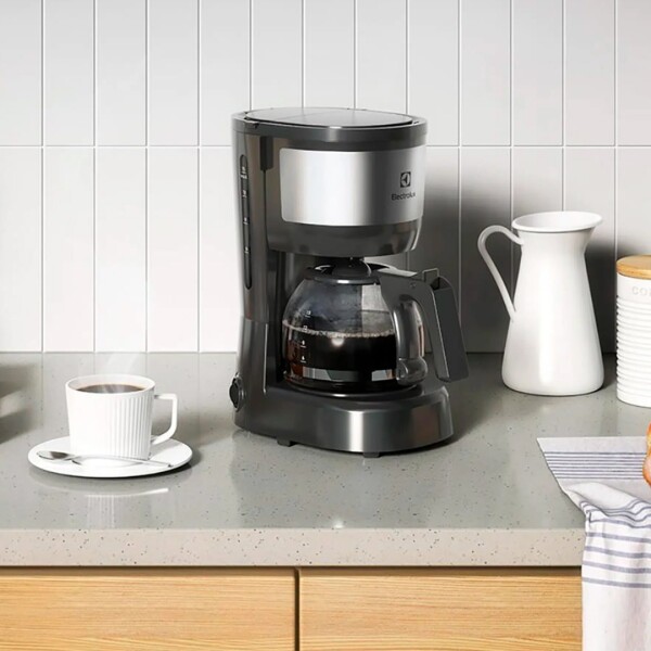 Cafetera Electrolux Ecm20 30 Tazas CAFETERA ELECTROLUX ECM20 AP