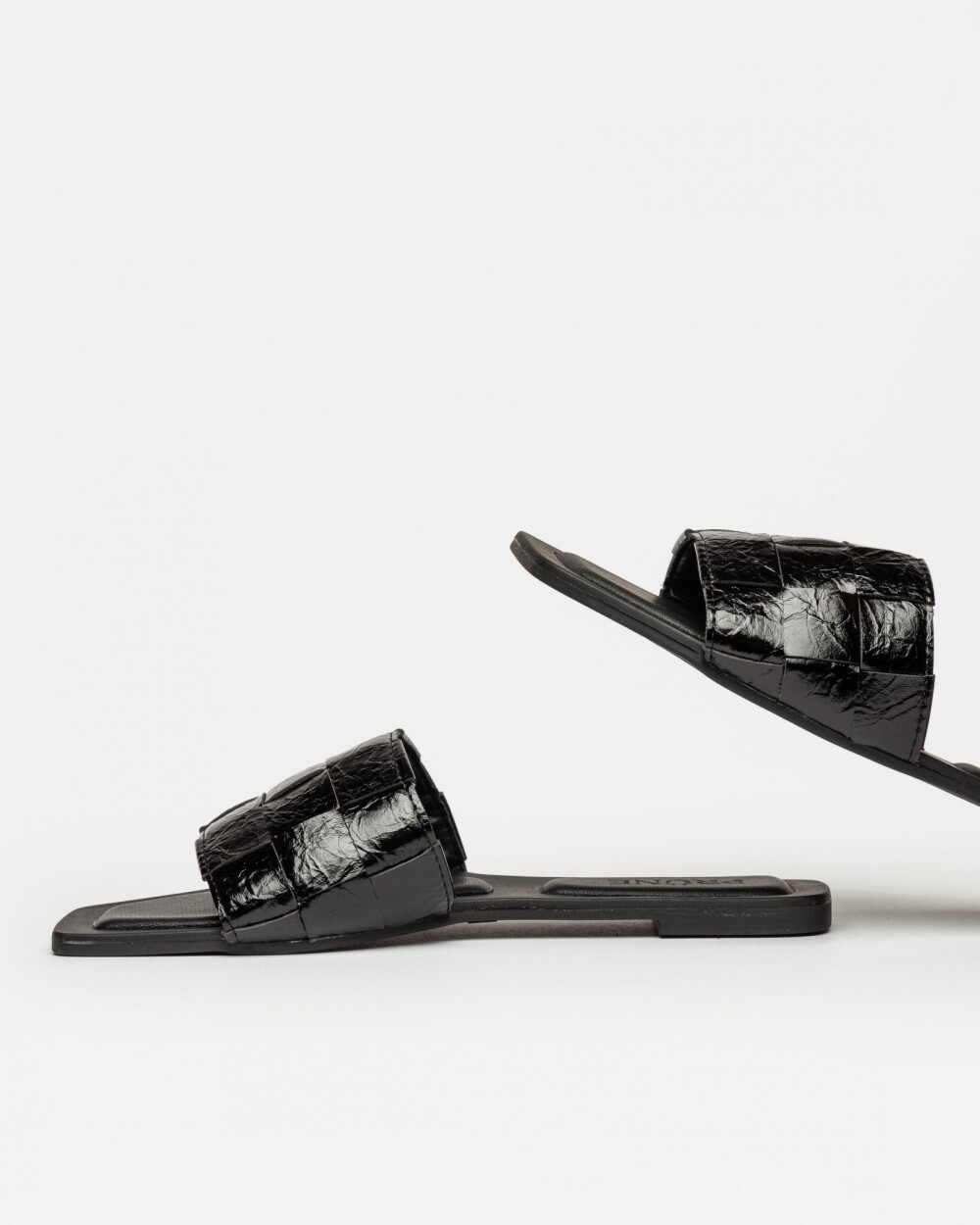 Flat Blair en cuero metalizado Negro