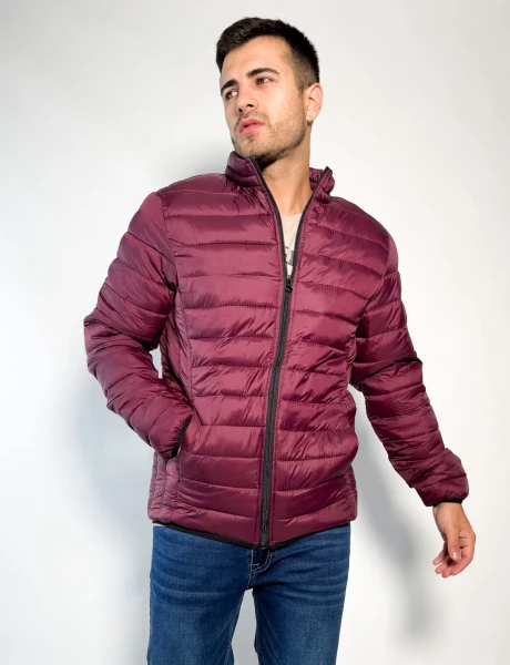 Campera de nylon Hakuna Bordo