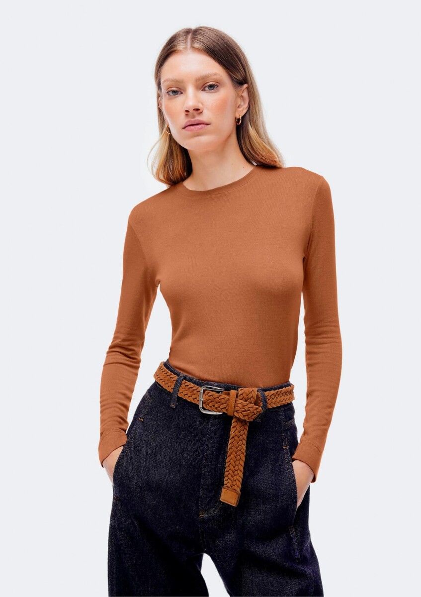 CAMISETA BÁSICA CON ELASTANO - MARRÓN 