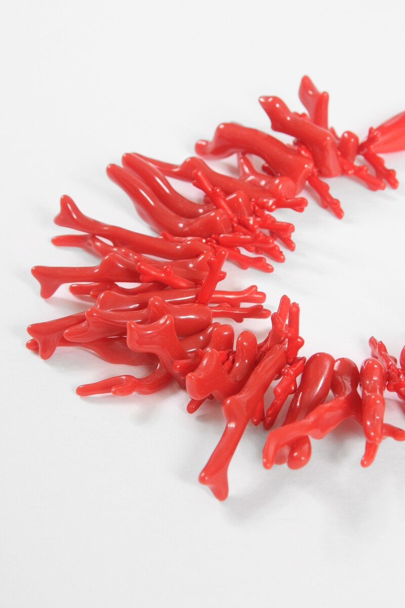 Collar coral rojo