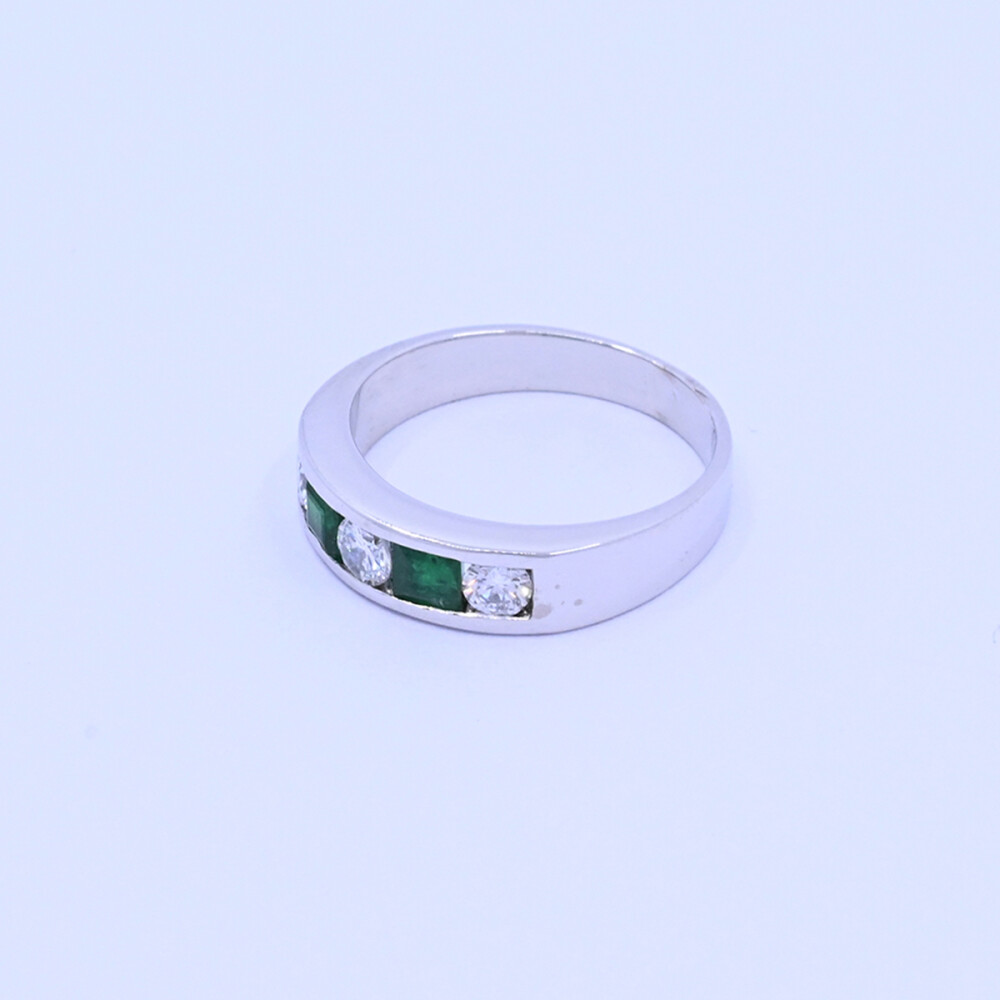 Anillo medio sin fin oro 18k blanco engarce carril con esmeraldas y brillantes Anillo medio sin fin oro 18k blanco engarce carril con esmeraldas y brillantes