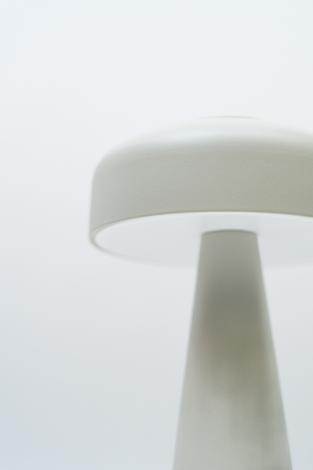 Lampara De Mesa Axira, Touch Usb Beige