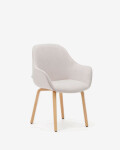 Silla Aleli de chenilla beige y patas de madera maciza de fresno con acabado natural