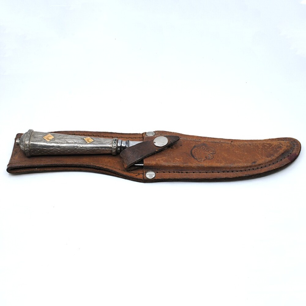 Cuchillo usado plata y oro. Hoja corneta Cuchillo usado plata y oro. Hoja corneta