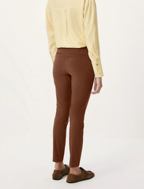 PANTALON MARRÓN
