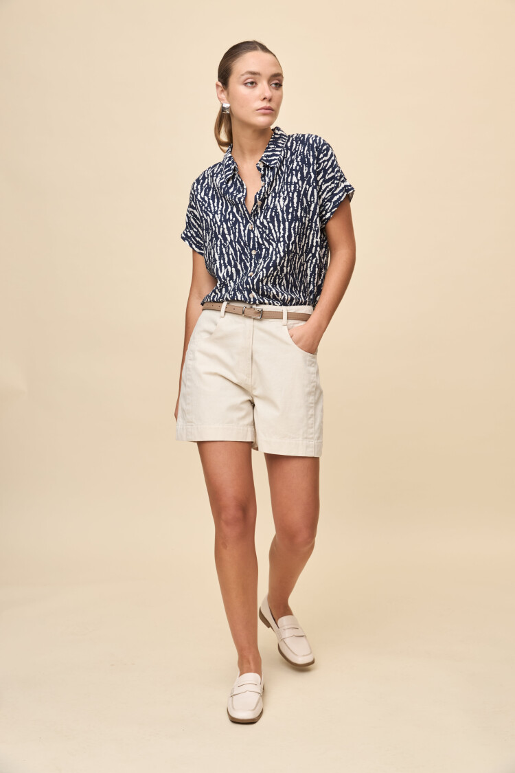 SHORT UNDER Crudo