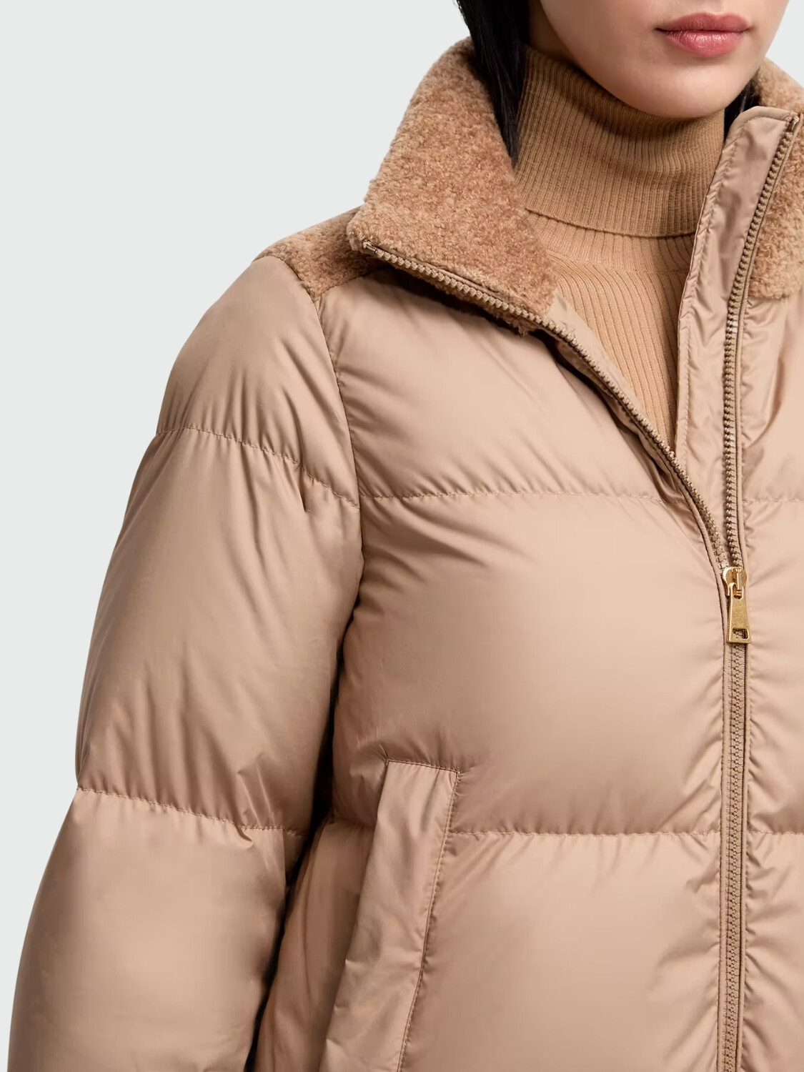 MONCLER - Campera de Plumas Esnaie Beige