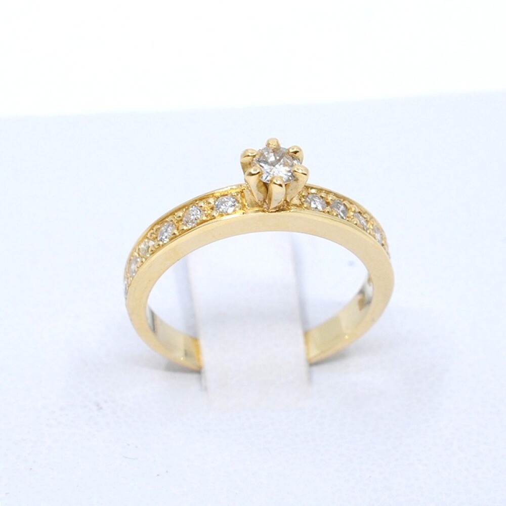 Anillo En Oro 18K Amarillo Con Brillantes Anillo En Oro 18K Amarillo Con Brillantes