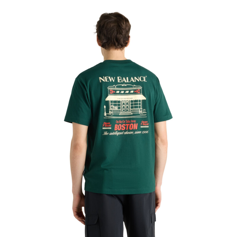 Remera New Balance Grab a Bite Boston Hombre MT62S7YPNOG Verde