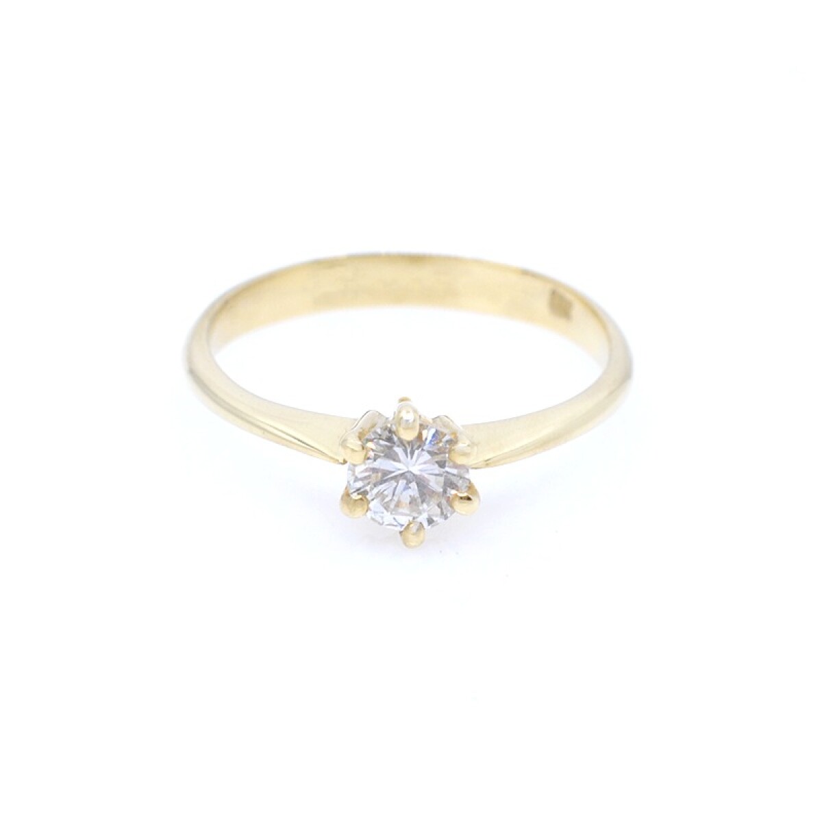 Anillo solitario en oro 18k amarillo y brillante 