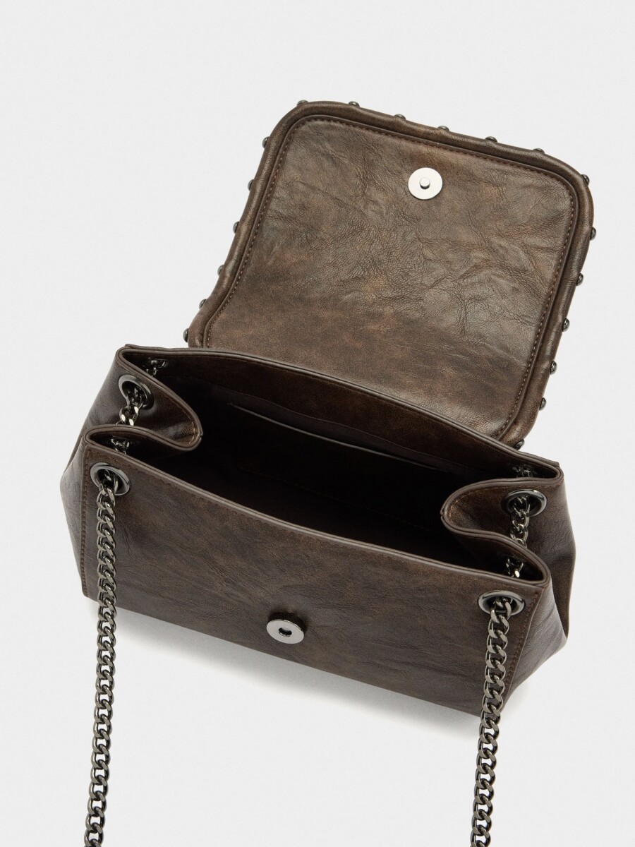 Bolso De Hombro Con Solapa Y Tachuelas marron