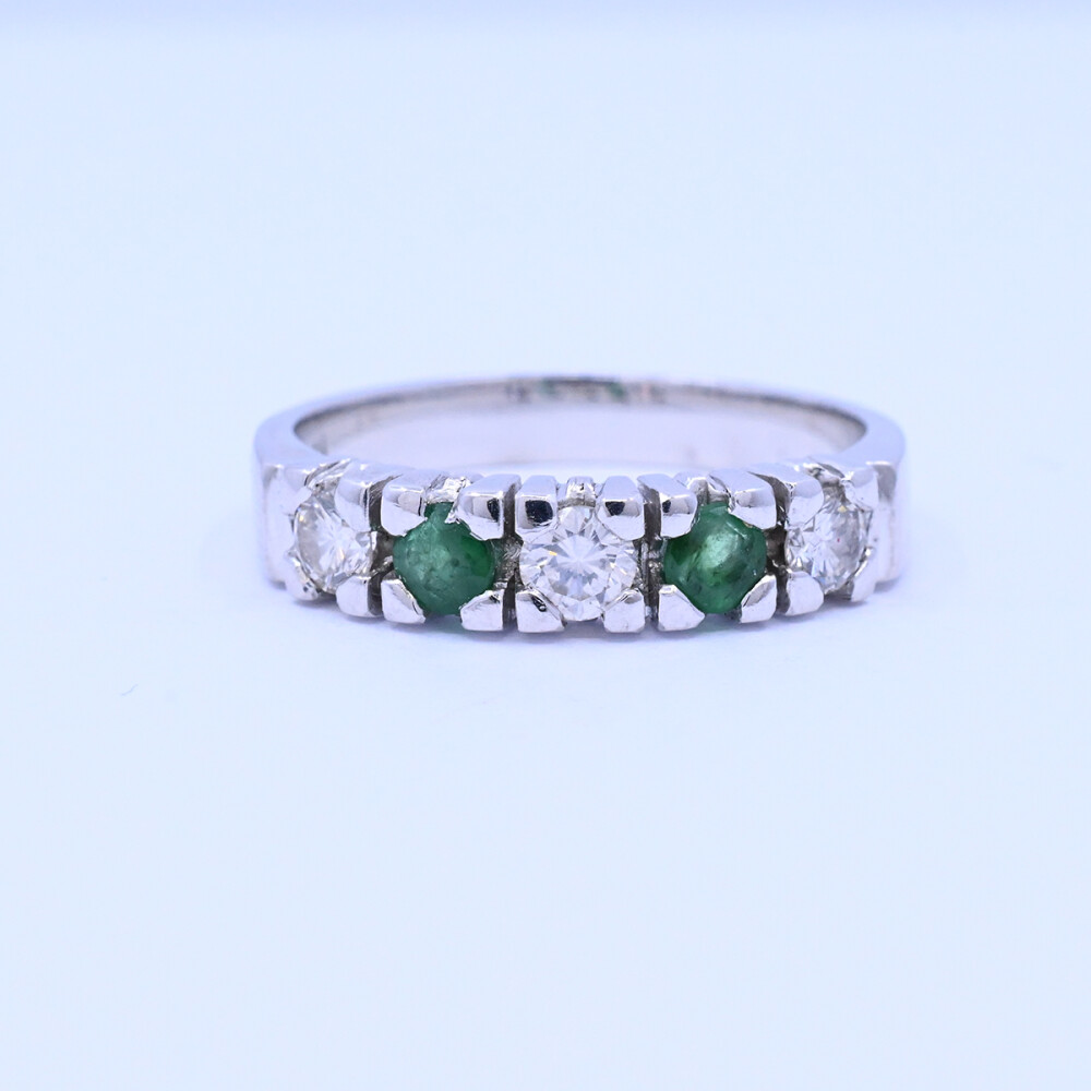 Anillo medio sin fin oro 18k blanco con esmeraldas y brillantes. Anillo medio sin fin oro 18k blanco con esmeraldas y brillantes.