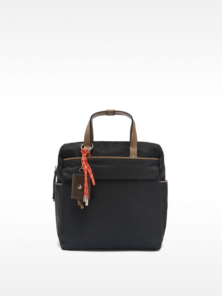 Mochila De Nylon Con Colgante negro