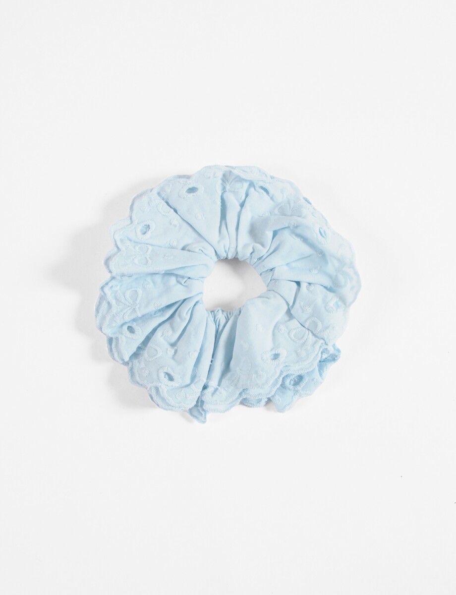 Gomita scrunchie broderie - celeste 