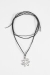 Collar cordón dije flor contorno plateado