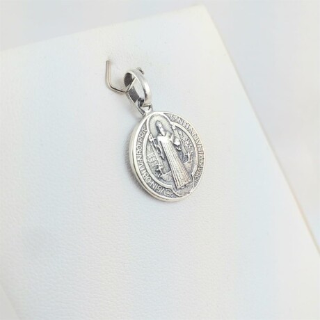 Medalla religiosa de plata 925, San Benito. Medalla religiosa de plata 925, San Benito.