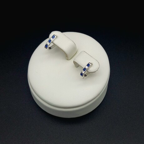 Par de aros de plata 925 con circonias. Par de aros de plata 925 con circonias.