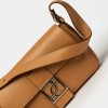 Cartera al hombro Signature en cuero graneado Cuoio