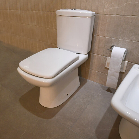 JUEGO DE INODORO, TAPA Y MOCHILA AQUALIA LINEA DYN DESCARGA A 30 CMS. 000