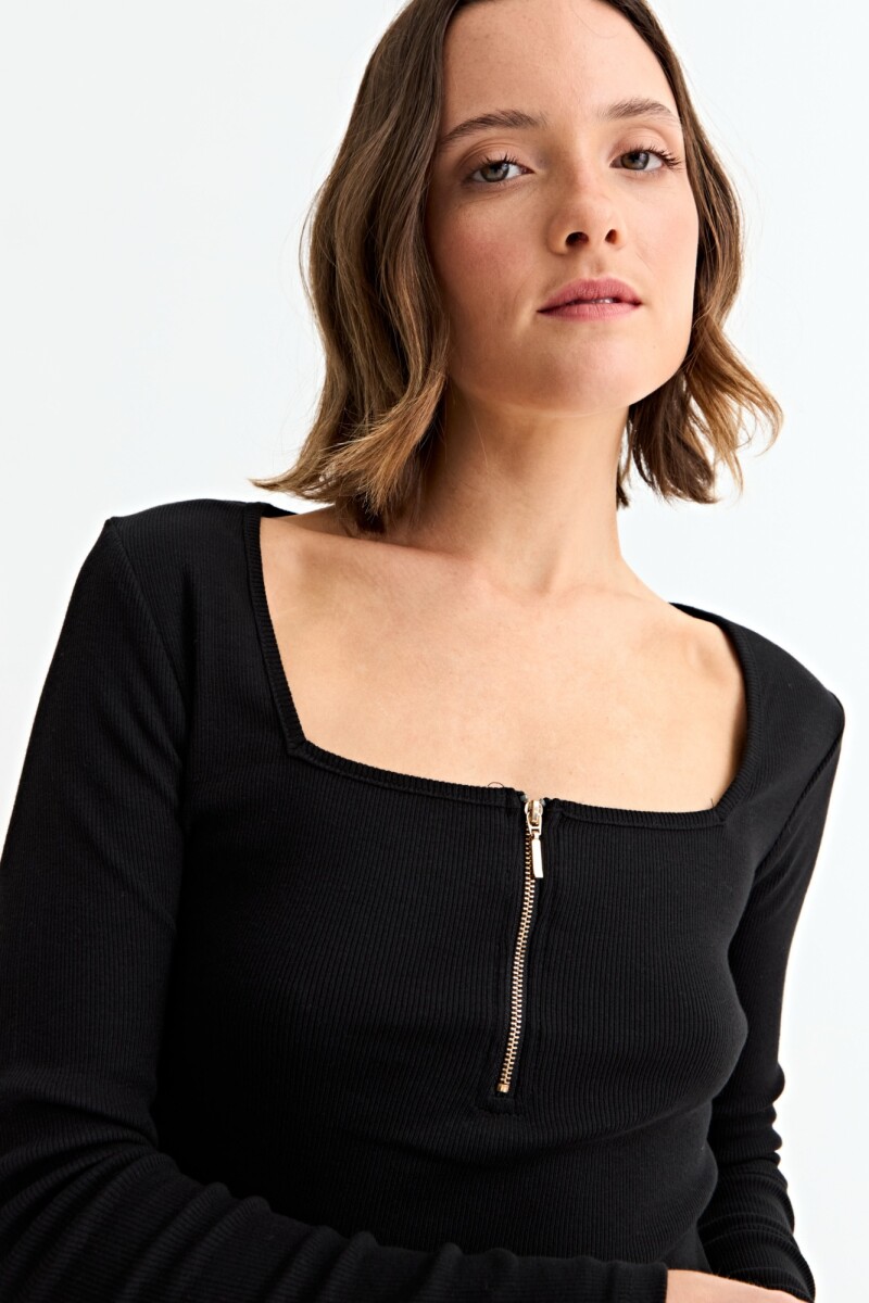 Remera m/l con cierre frontal NEGRO