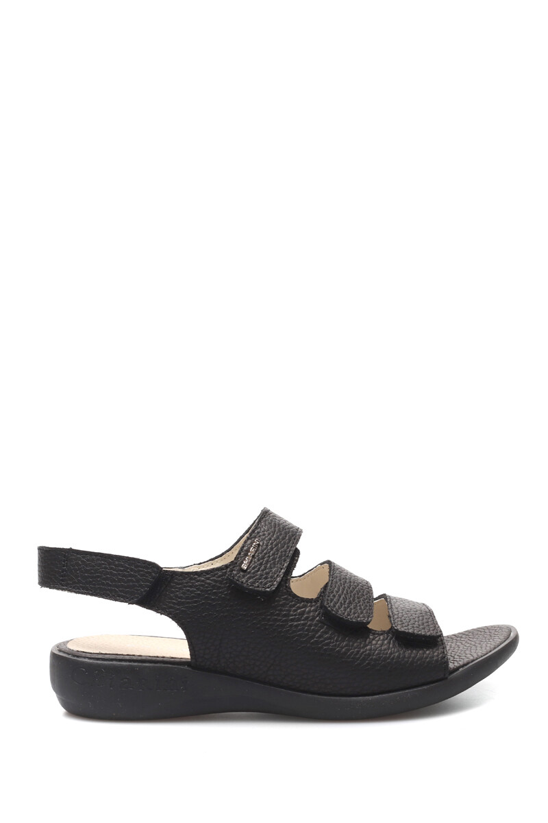 Sandalia Tres Tiras con Velcro Cuero Negro