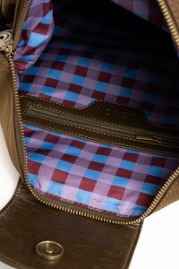 Cartera Con Charm Oliva