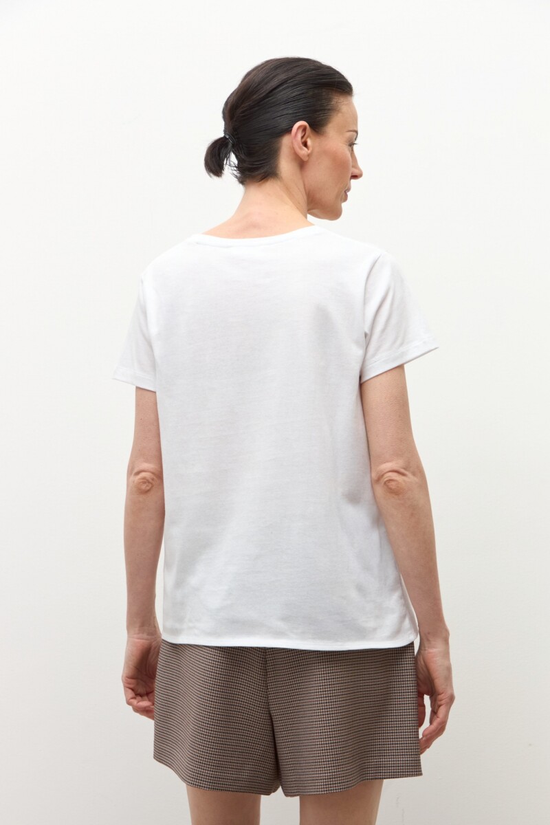 Remera escote a la base blanco