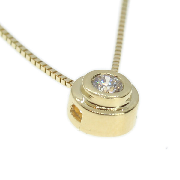 Colgante Chiara en oro amarillo 18K con brillante doble virola Colgante Chiara en oro amarillo 18K con brillante doble virola