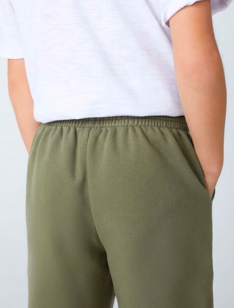 BERMUDA BÁSICA DE NIÑO EN ALGODÓN VERDE MUSGO