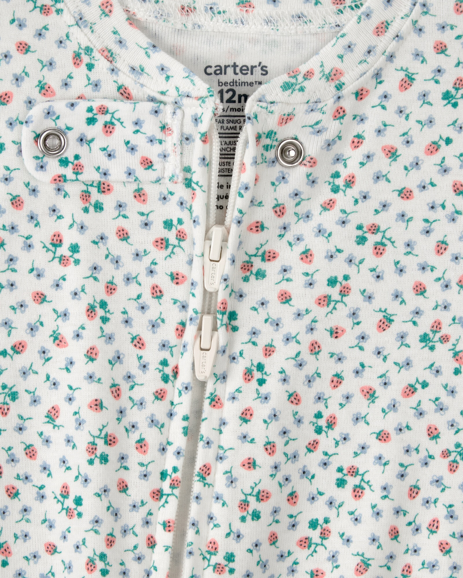 Pijama enterito de algodón con pie, diseño frutillas y flores. Talles 12-24M Pijama enterito de algodón con pie, diseño frutillas y flores. Talles 12-24M