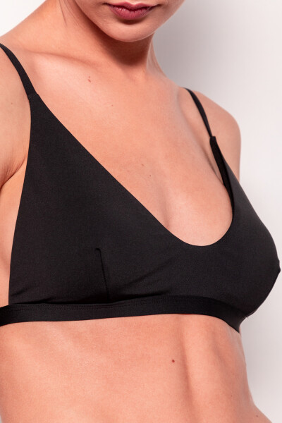 TOP TRIANGULO ANCHO SOLID Negro