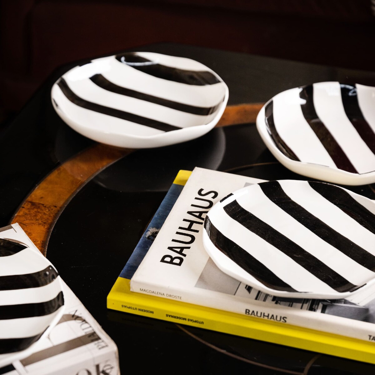 Plato de cerámica hondo rayas - negro 