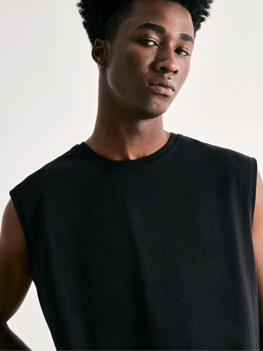 MUSCULOSA BÁSICA - NEGRO 