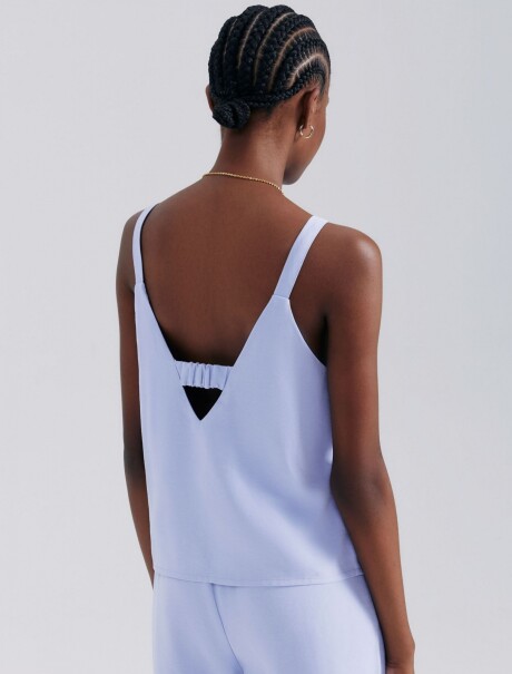 BLUSA SIN MANGAS CON ESCOTE EN V LILA