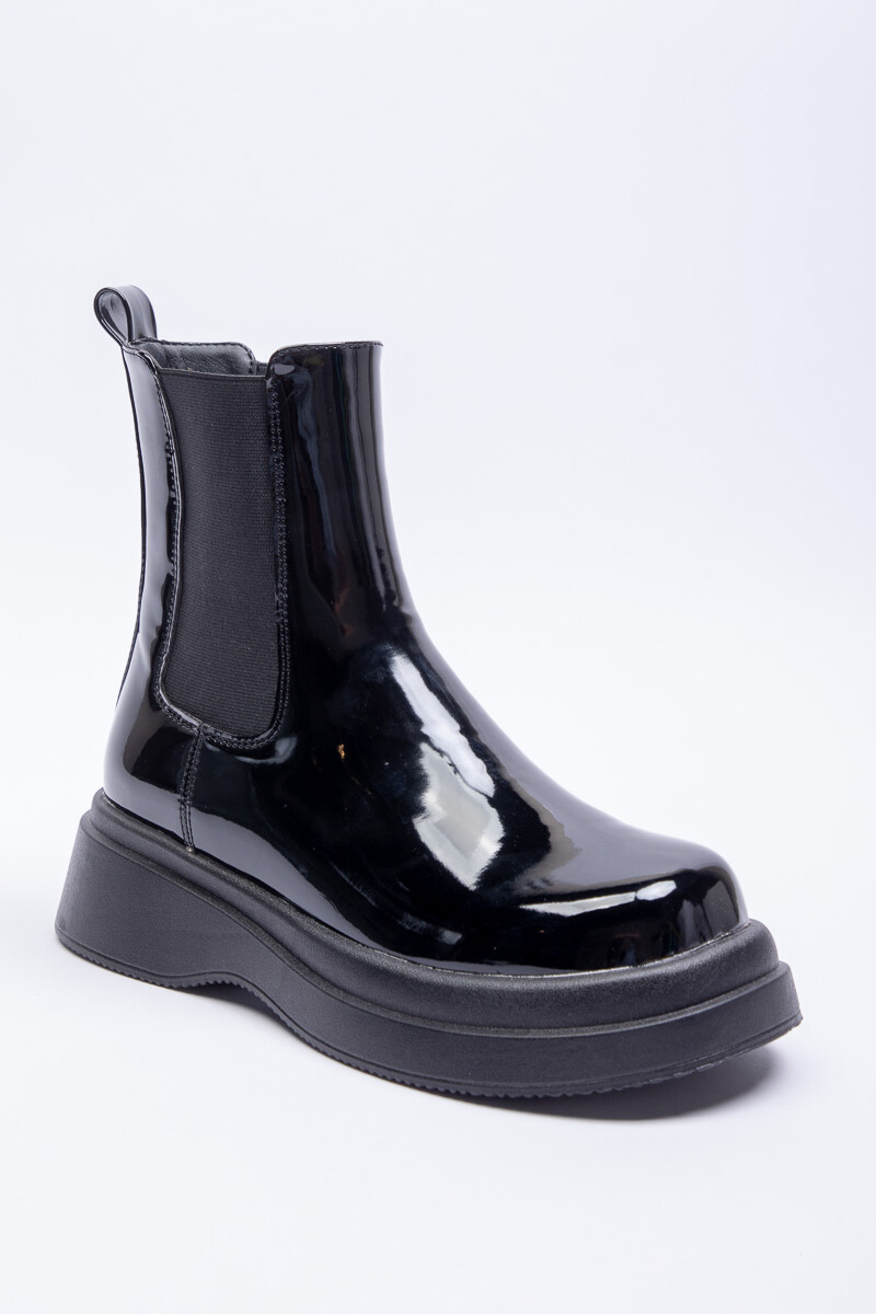 BOTA SACKLER Charol Negro