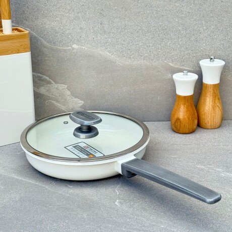 Sarten Antiadherente con Tapa de Vidrio y Mango Metálico 24cm - Blanco Sarten Antiadherente con Tapa de Vidrio y Mango Metálico 24cm - Blanco
