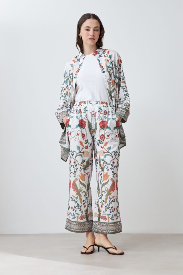 Pantalón con estampa floral verde oliva
