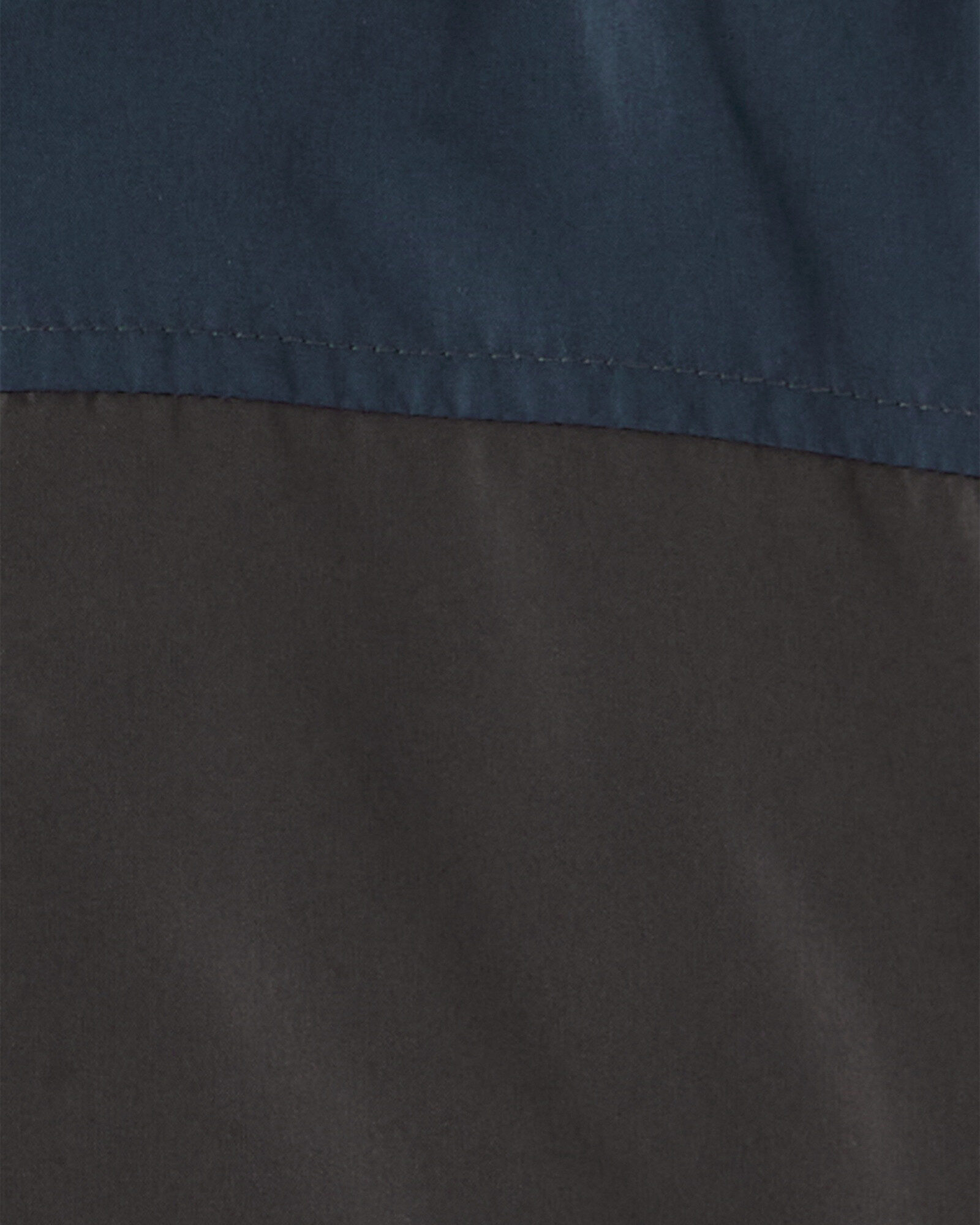 Campera resistente al agua, diseño bloques de color azul, negro y verde. Talles 2-4T Sin color