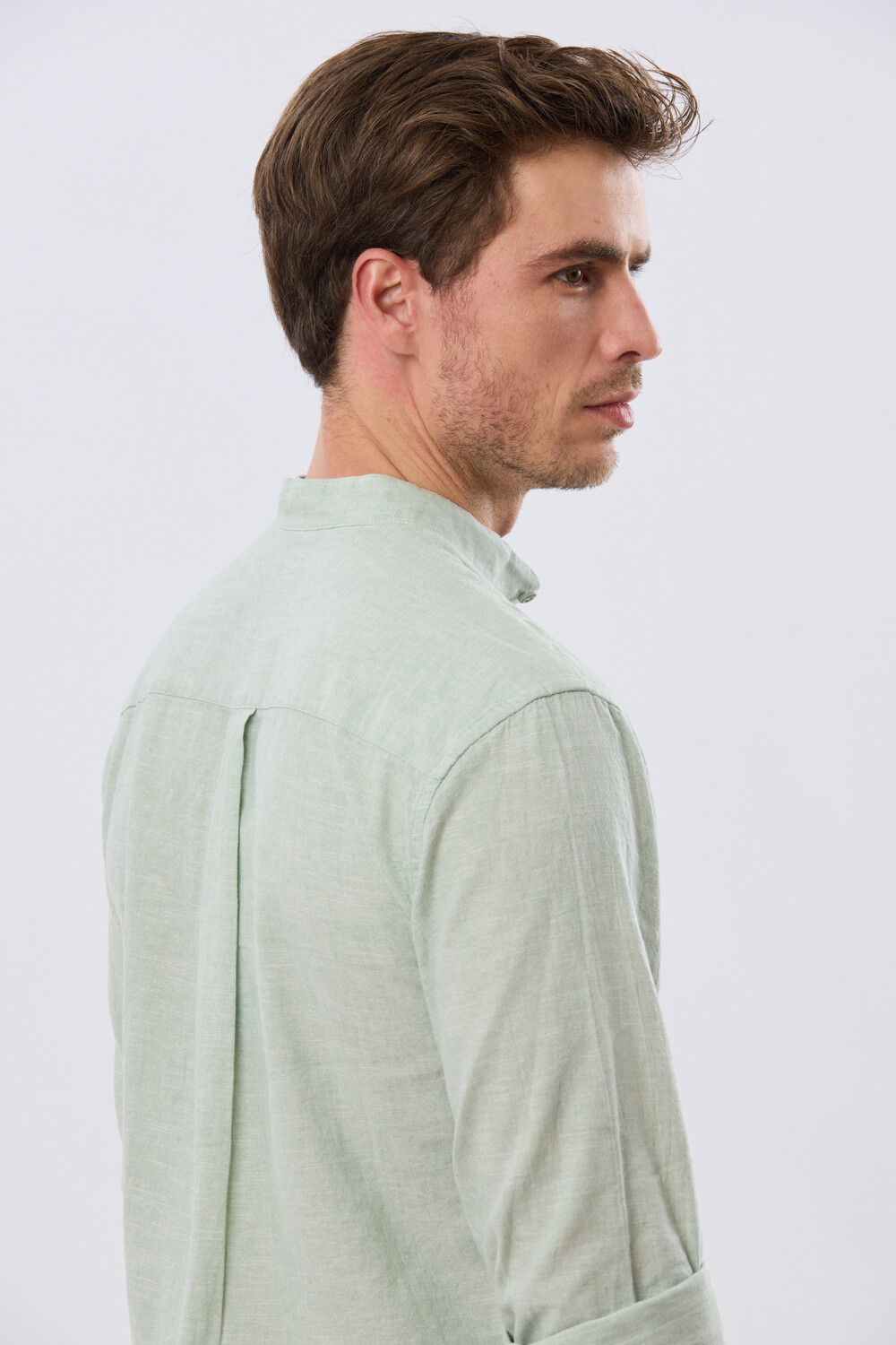 CAMISA LISA DE LINO CUELLO MAO Menta